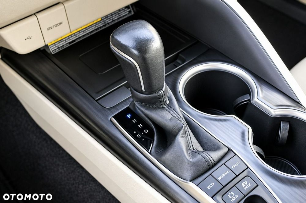 Toyota Camry 2.5 Hybrid Executive CVT - 17