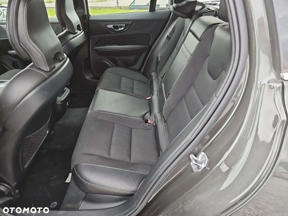 Volvo V60 D3 Momentum Pro - 12