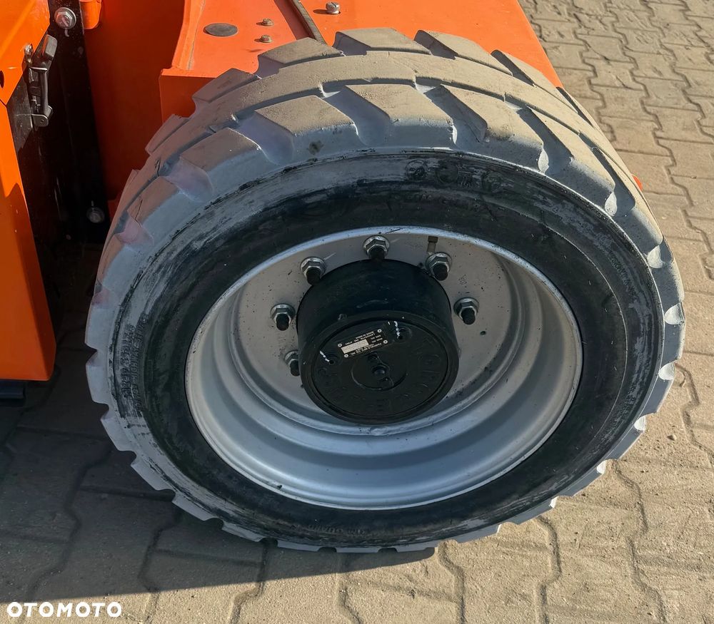 JLG E450AJ - 16