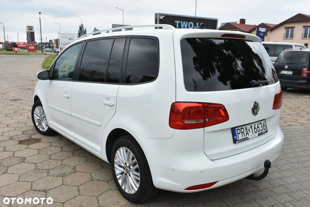 Volkswagen Touran 2.0 TDI DPF BlueMotion Technology STYLE - 4