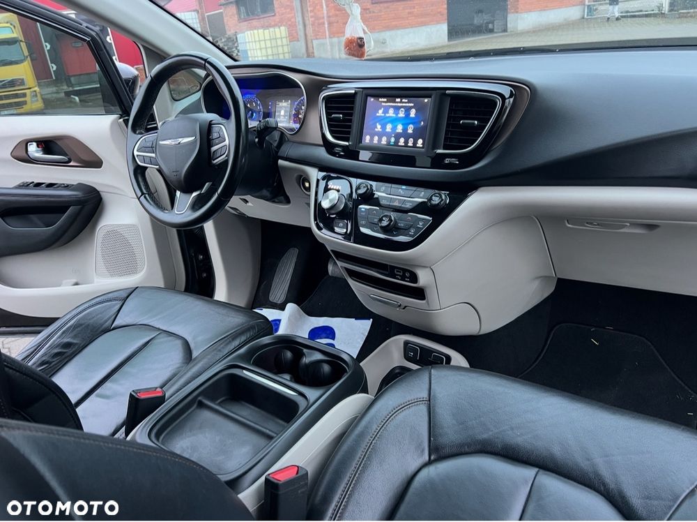 Chrysler Pacifica - 9