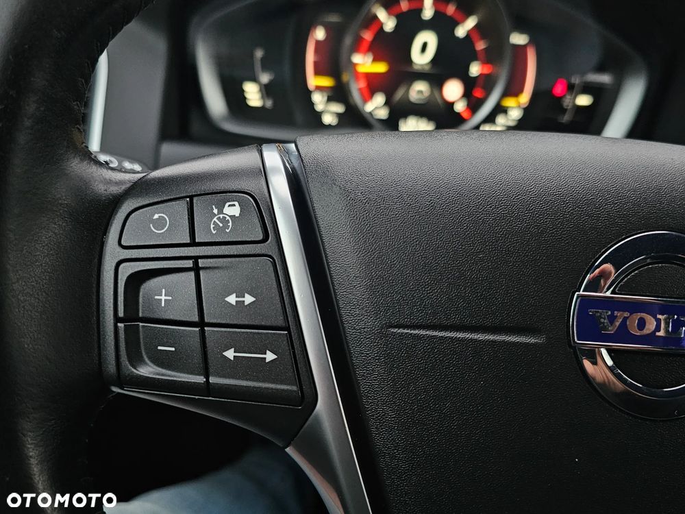 Volvo XC 60 D4 Momentum - 34