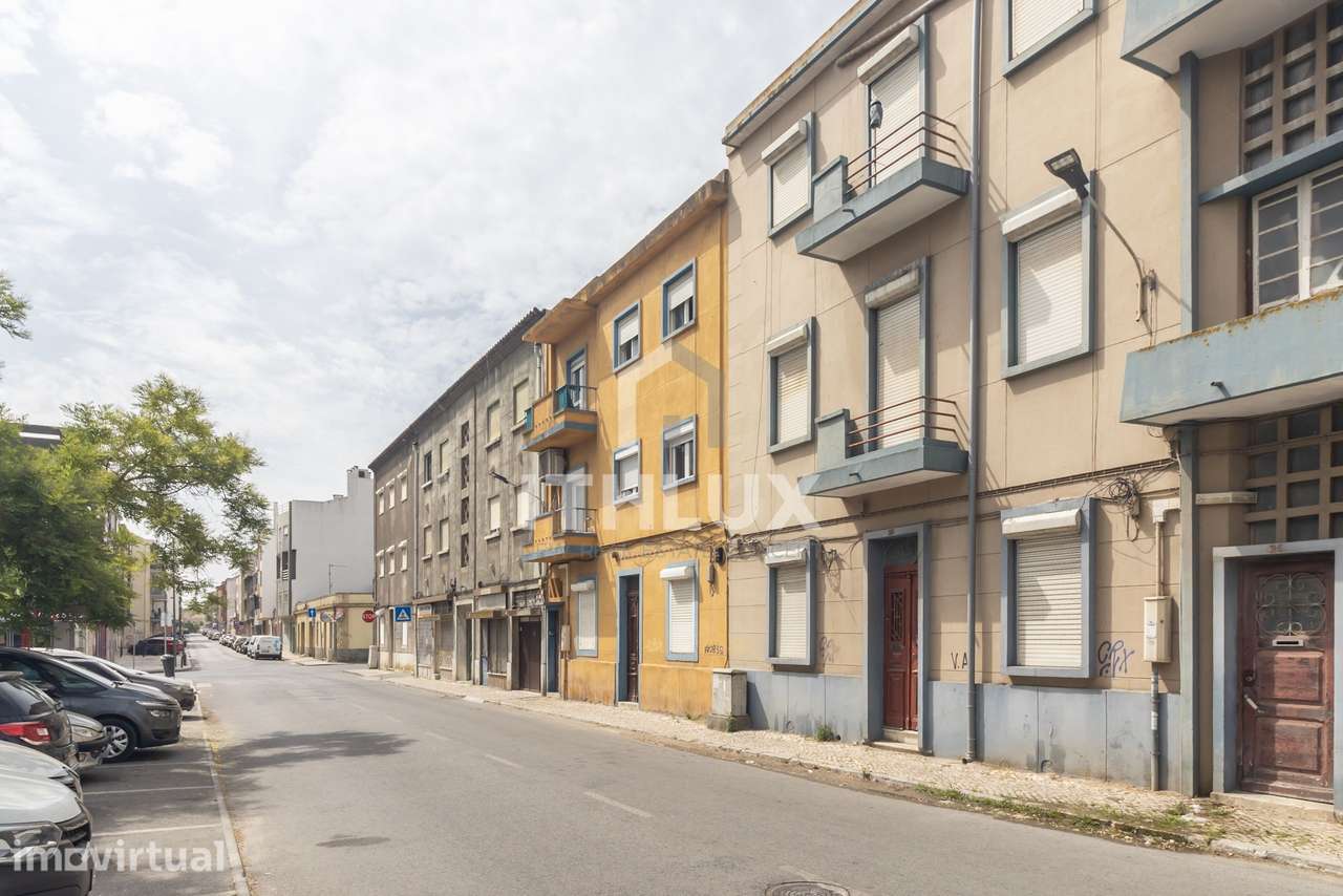 Apartamento T3 para remodelação com logradouro generoso - Grande imagem: 2/48