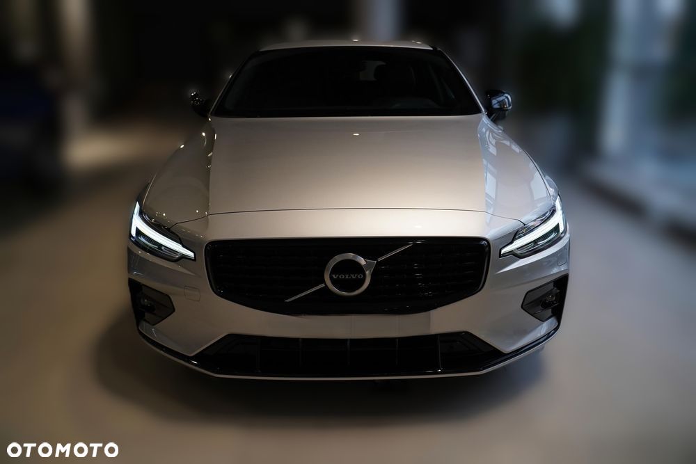 Volvo V60 B4 B Ultra Dark - 2