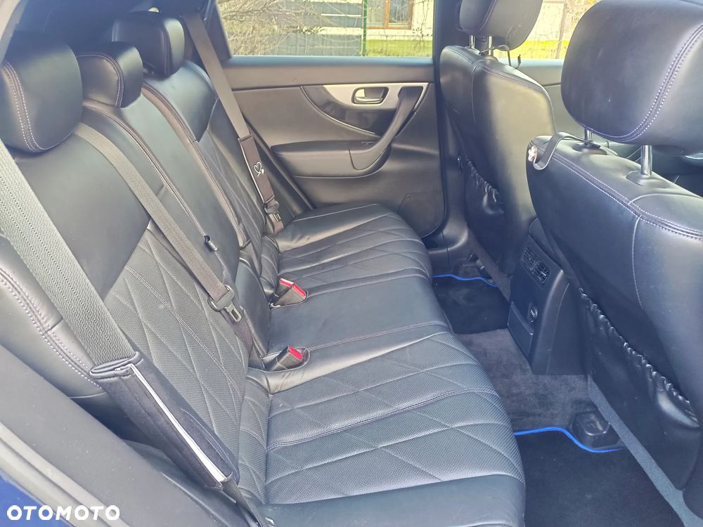 Infiniti QX70 - 15