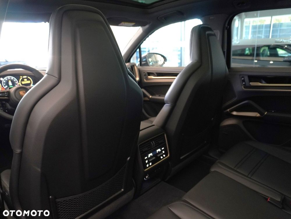 Porsche Cayenne E-Hybrid PHEV Black Edition - 34