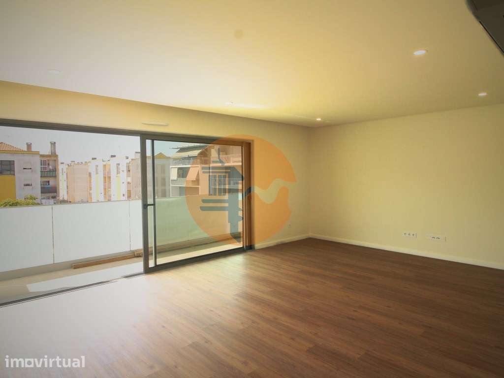 Apartamento T3, 2º piso, varanda, Vila real de Santo António - Grande imagem: 3/41