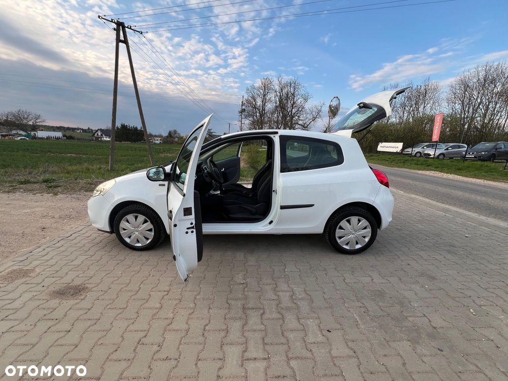 Renault Clio - 23