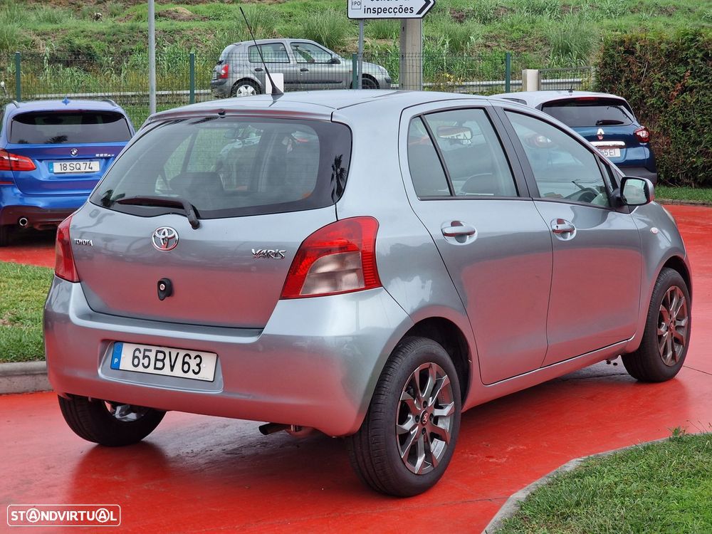 Toyota Yaris 1.0 VVT-i AC Manual - 3