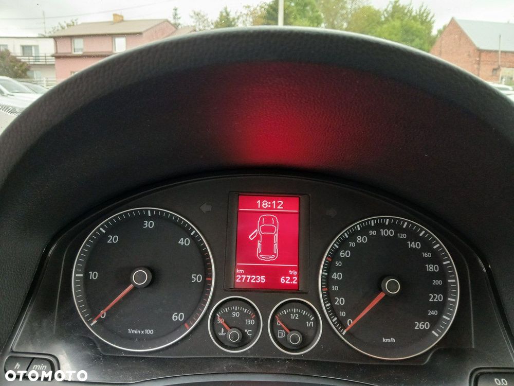 Volkswagen Golf 2.0 TDI Highline - 26