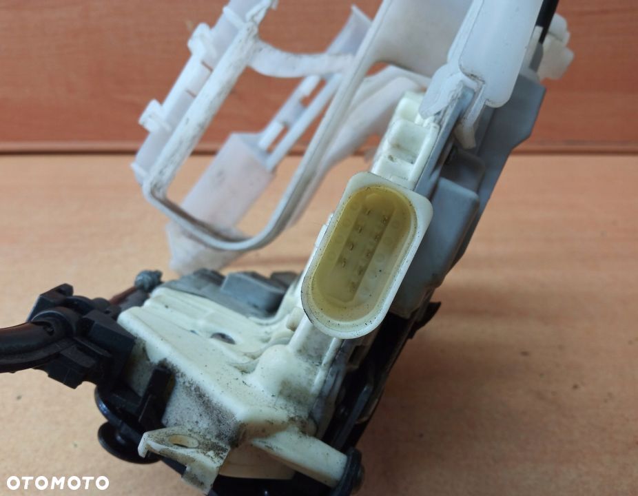 ZAMEK DRZWI PRAWY PRZÓD VW PASSAT B7 9 PIN - 4