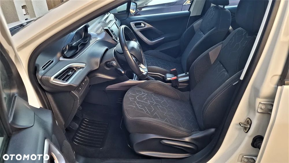 Peugeot 2008 1.2 Pure Tech Active EU6 - 10