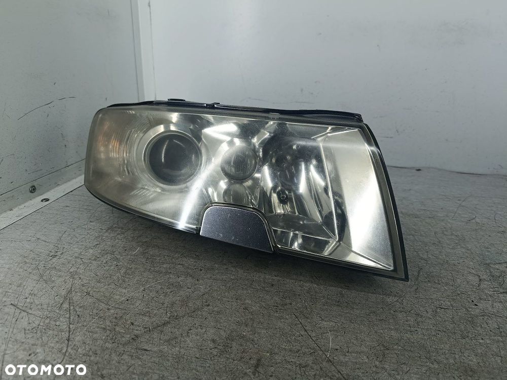 LAMPA PRZÓD PRAWA XENON SKODA SUPERB I - 8