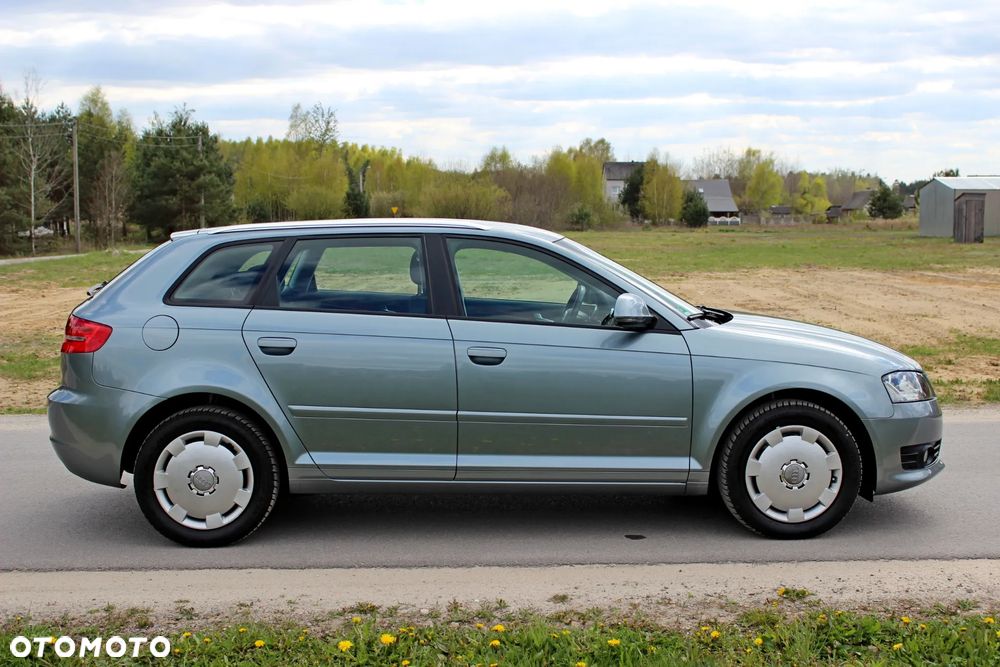 Audi A3 Sportback 1.6 Ambiente - 9