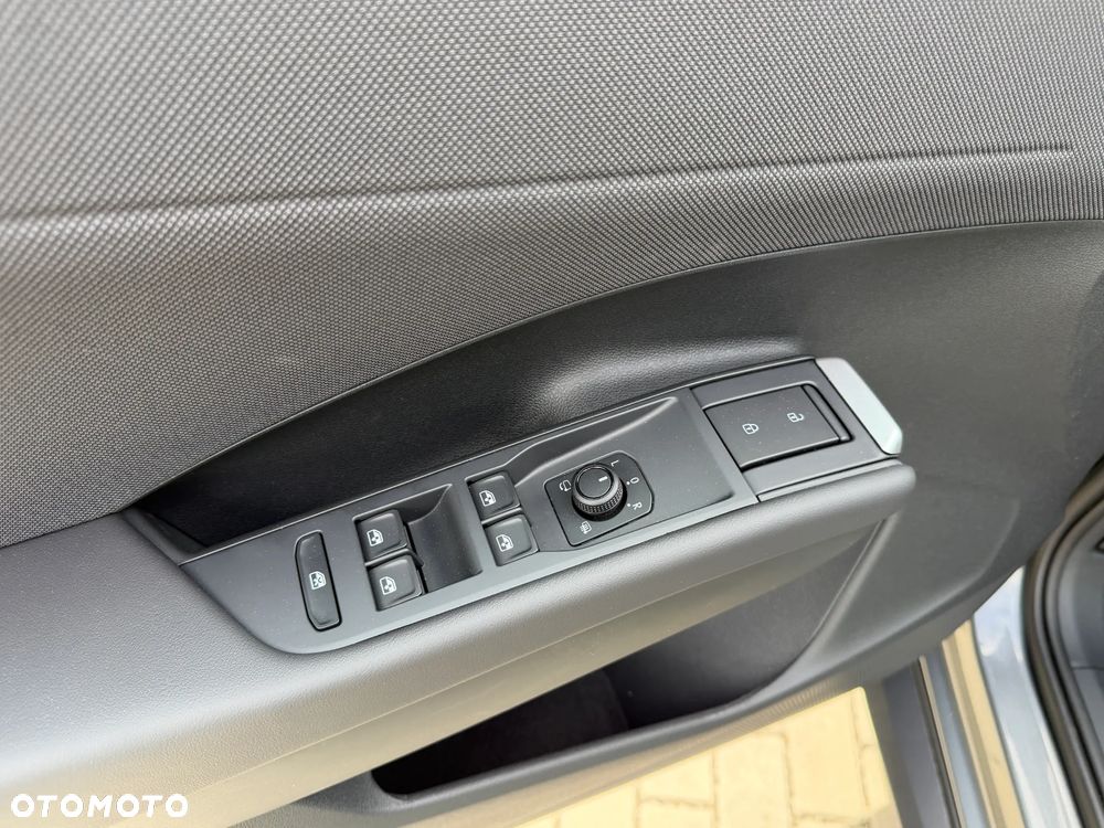 Volkswagen T-Roc 1.5 eTSI Life DSG - 21