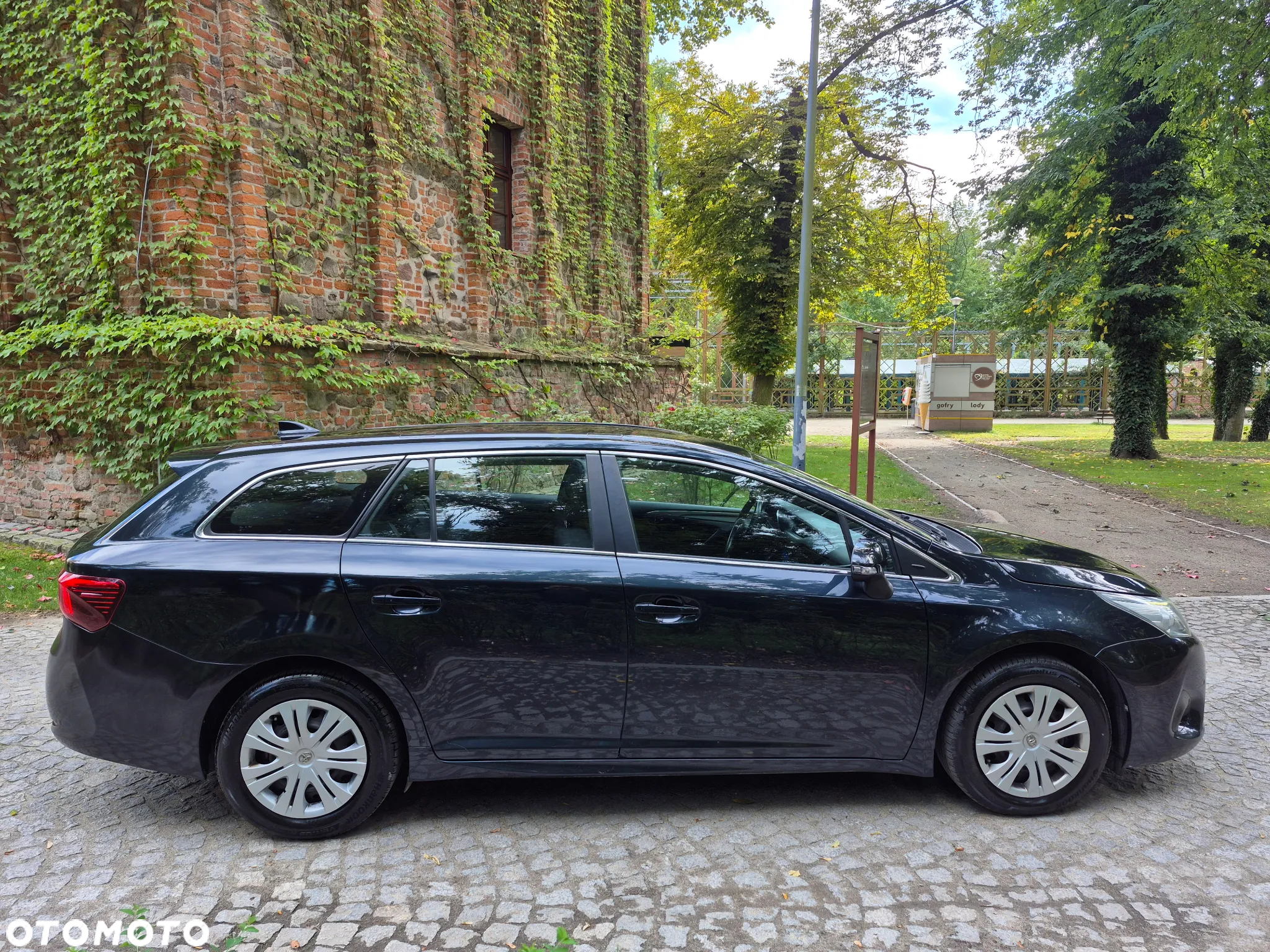 Toyota Avensis Combi 1.8 Comfort - 8