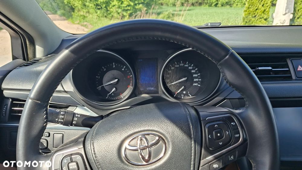 Toyota Avensis 2.0 D-4D Selection - 8