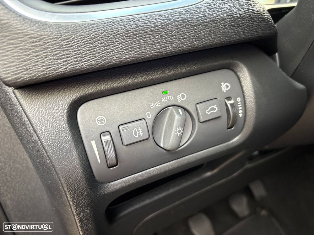 Volvo V40 2.0 D2 Momentum Eco - 11