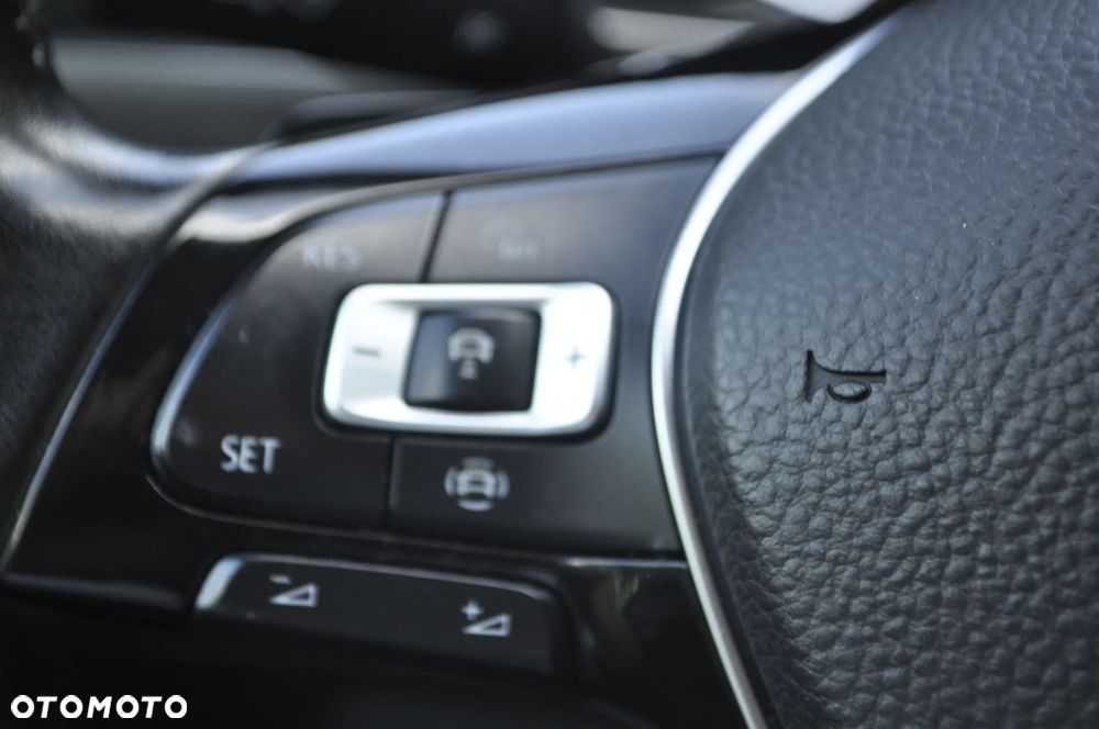 Volkswagen Touran - 18