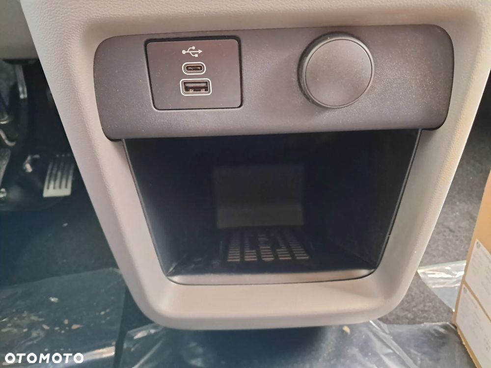 Volkswagen Caravelle 2.0 TDI L2 Life - 24