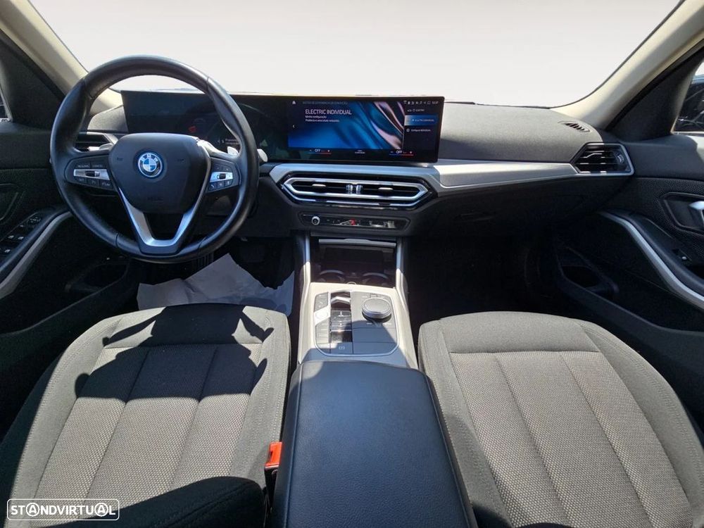 BMW 320 e Touring Corporate Edition Auto - 11