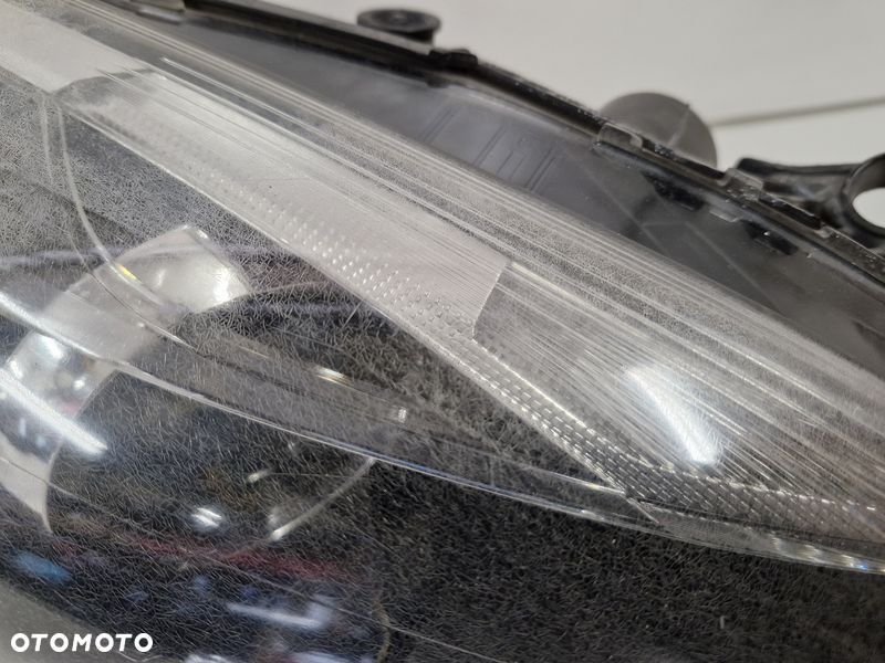 VOLVO V40 II 2 LAMPA REFLEKTOR PRAWY PRZÓD XENON UK 31420010 - 7