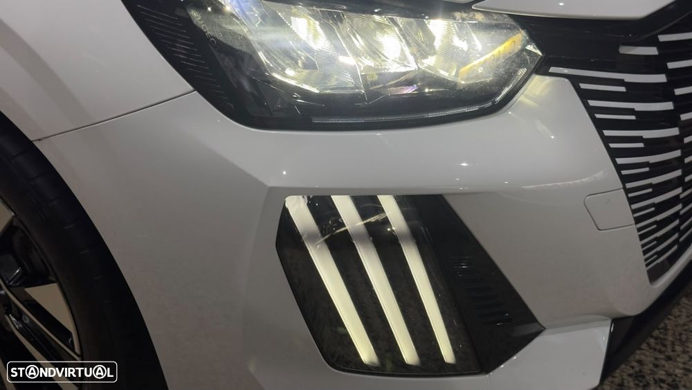 Peugeot e-208 Allure - 16