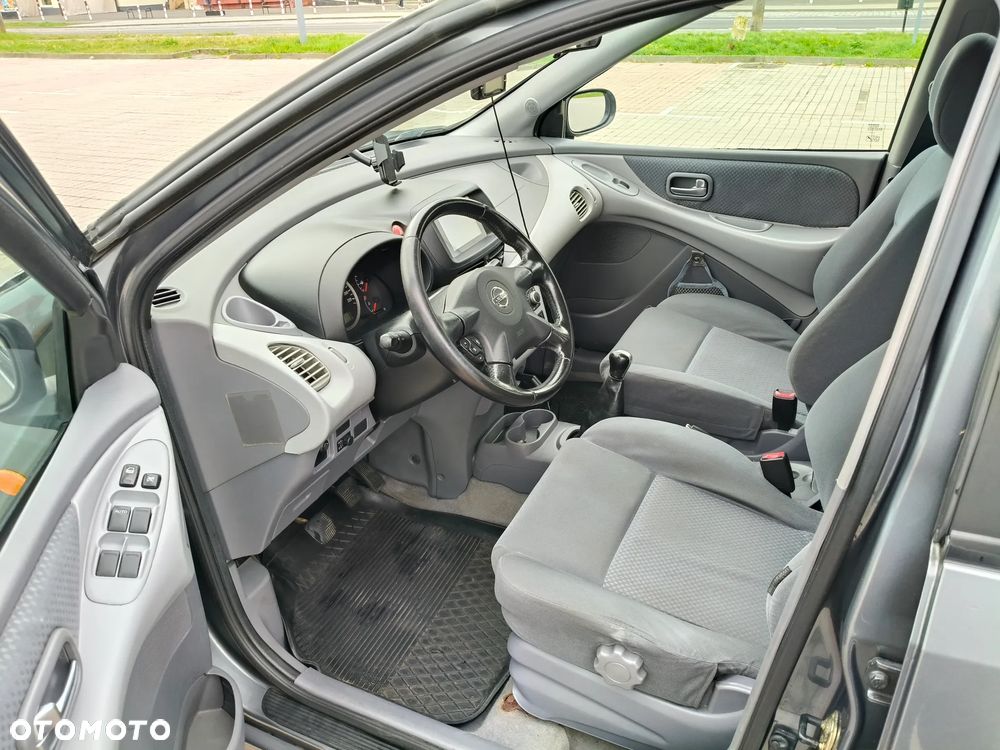 Nissan Almera Tino - 12