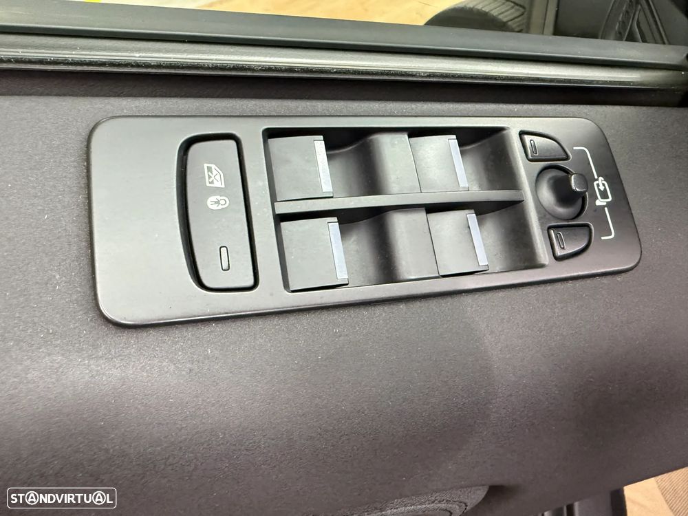 Land Rover Discovery Sport P300e - 31