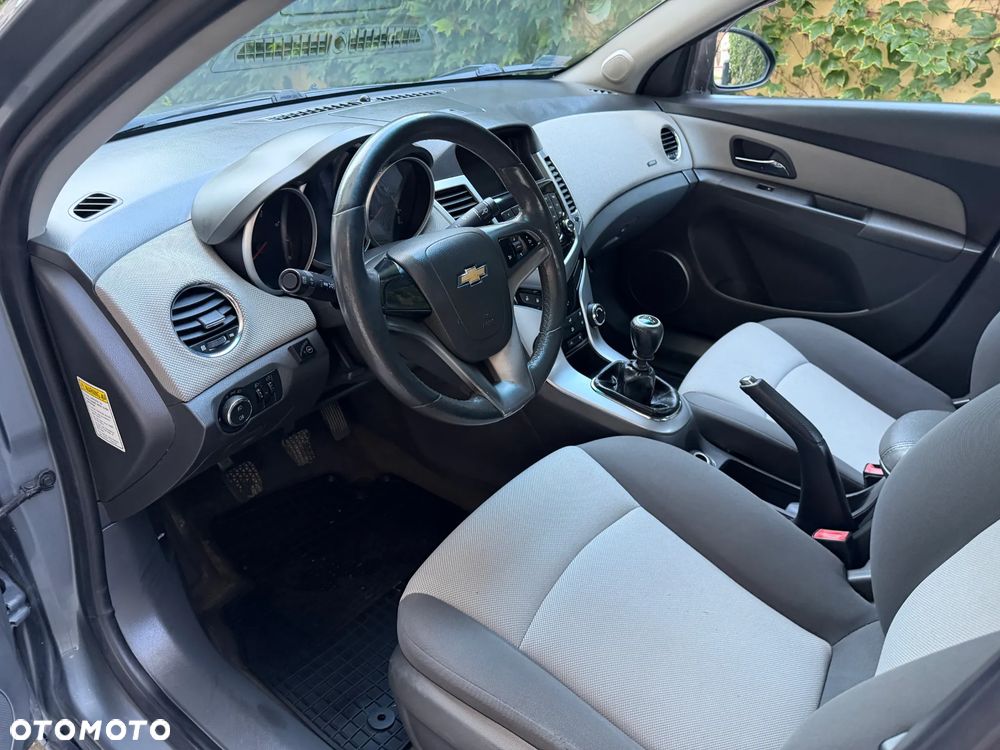 Chevrolet Cruze 1.6 LS - 15