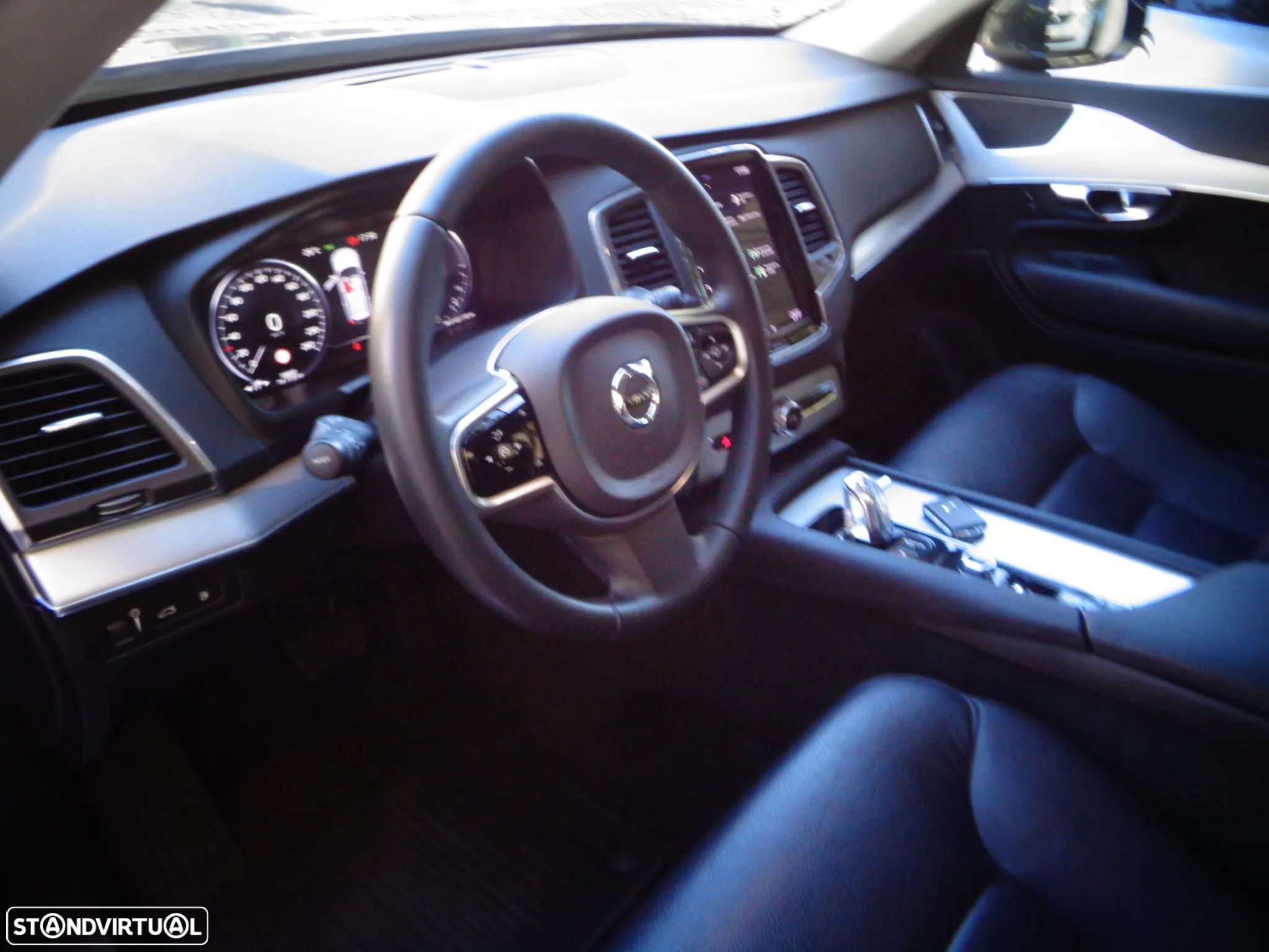 Volvo XC 90 2.0 T8 PHEV Momentum Plus AWD - 24