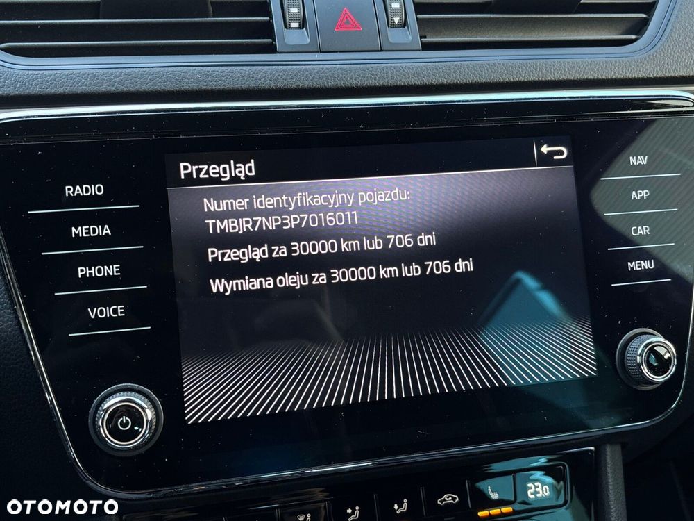 Skoda Superb 2.0 TDI SCR Sportline DSG - 25