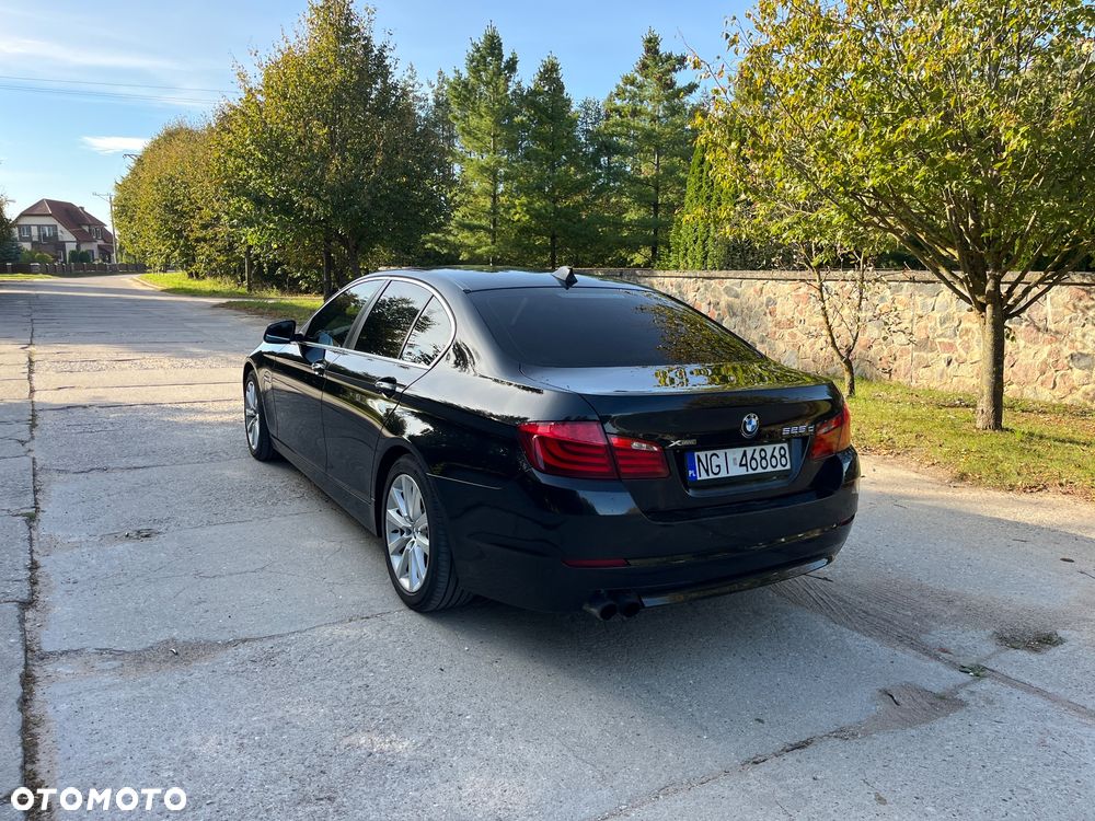 BMW Seria 5 525d xDrive - 10