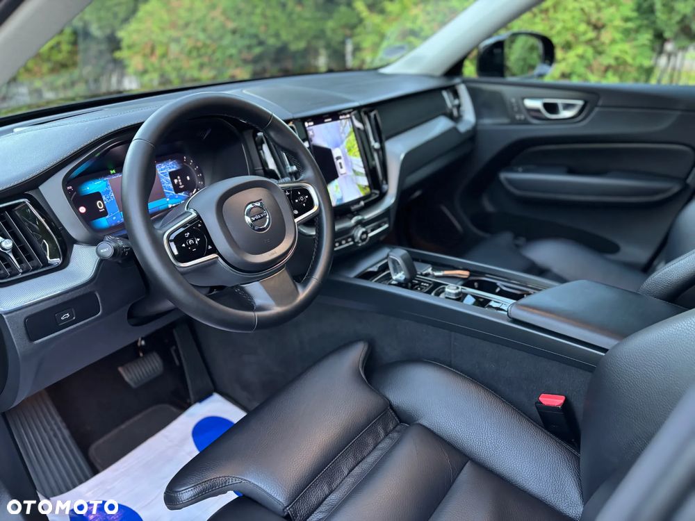 Volvo XC 60 B4 D AWD Plus Dark - 25