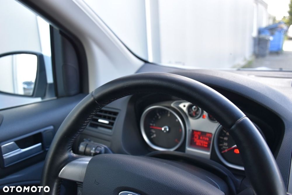 Ford Kuga 2.0 TDCi 2x4 Titanium - 22