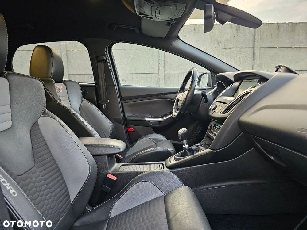 Ford Focus ST - 37