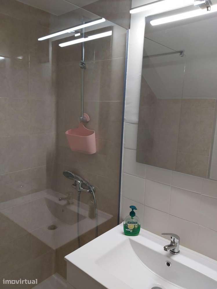 Quarto - localizado em Rio Tinto Porto - Grande imagem: 4/8