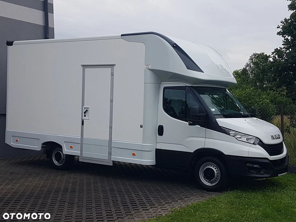 Iveco DAILY SKLEP FOODTRUCK BAR KONTENER NISKOPODŁOGOWY 4,44x2,23x2,42 KLIMA 35S14 DMC 3500KG - 2