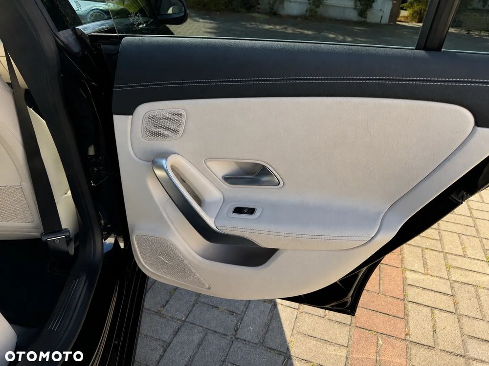 Mercedes-Benz CLA 220 7G-DCT - 20