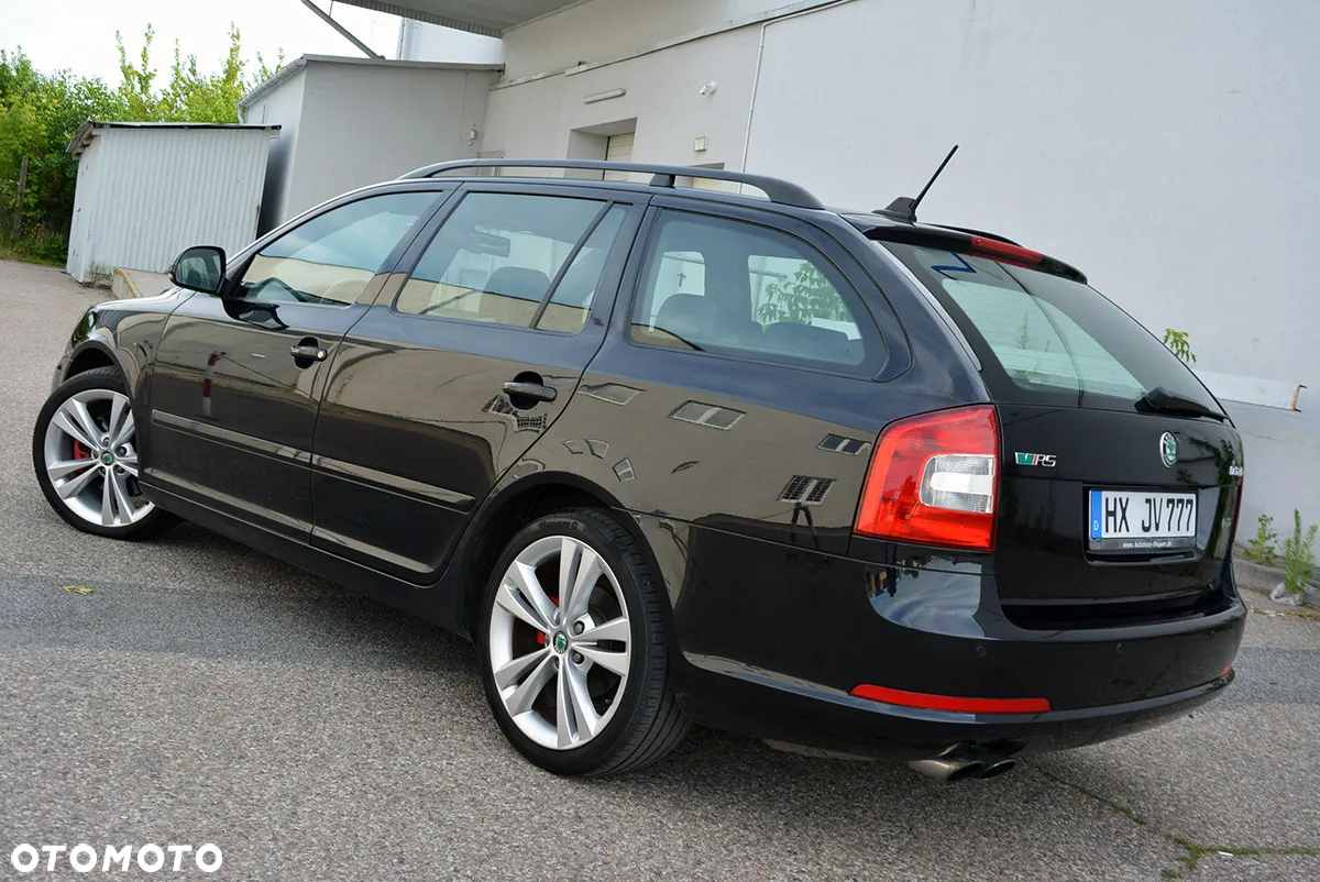 Skoda Octavia Combi 2.0 TDI CR DPF DSG RS - 18