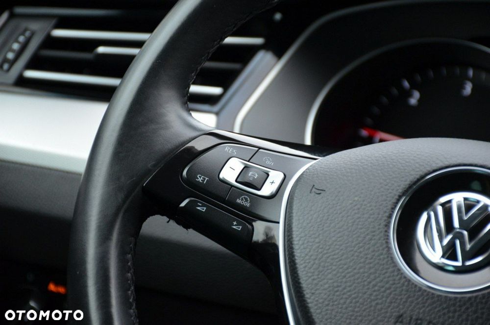 Volkswagen Passat - 30