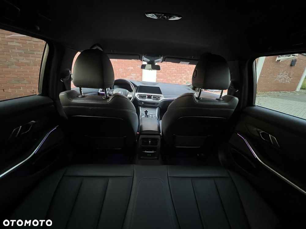 BMW Seria 3 320e M Sport - 33