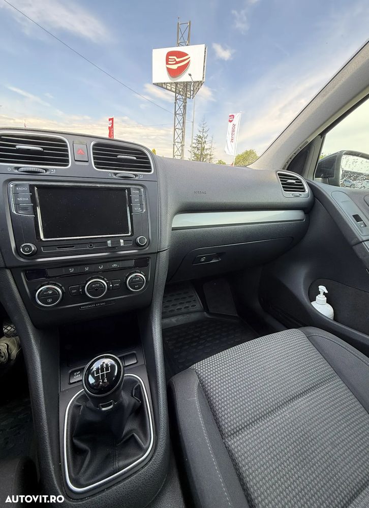 Volkswagen Golf - 10