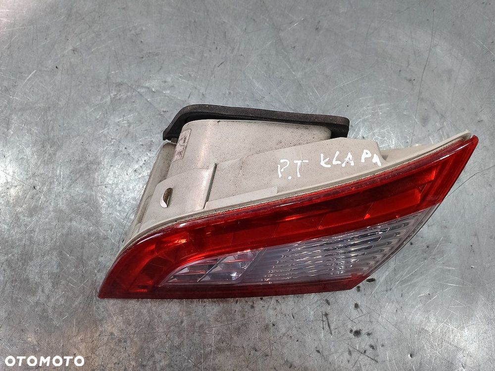 LAMPA TYLNA PRAWA W KLAPE PEUGEOT 508 9686780680   89501198 KOMBI - 7