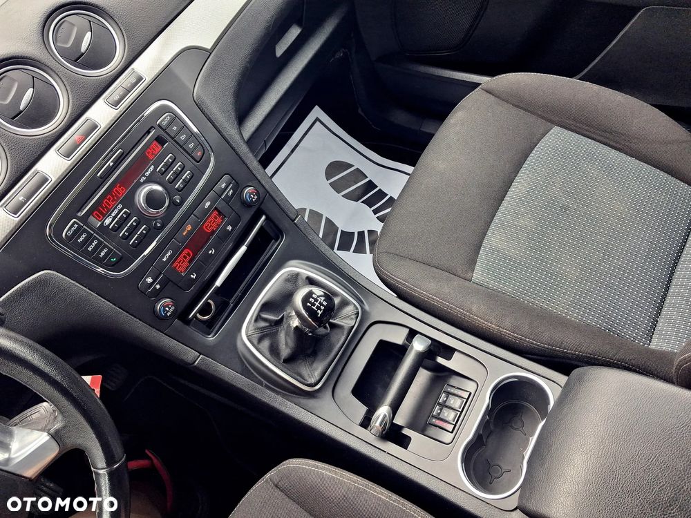 Ford Galaxy 2.0 Ambiente - 33