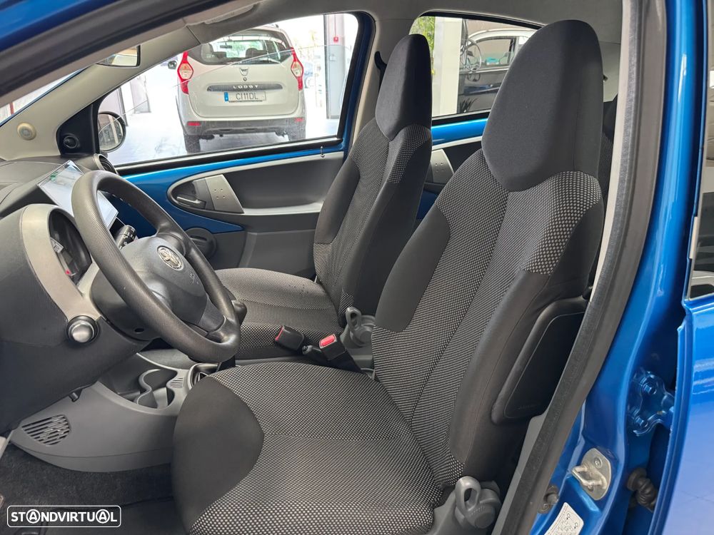 Toyota Aygo CoolBlue - 11