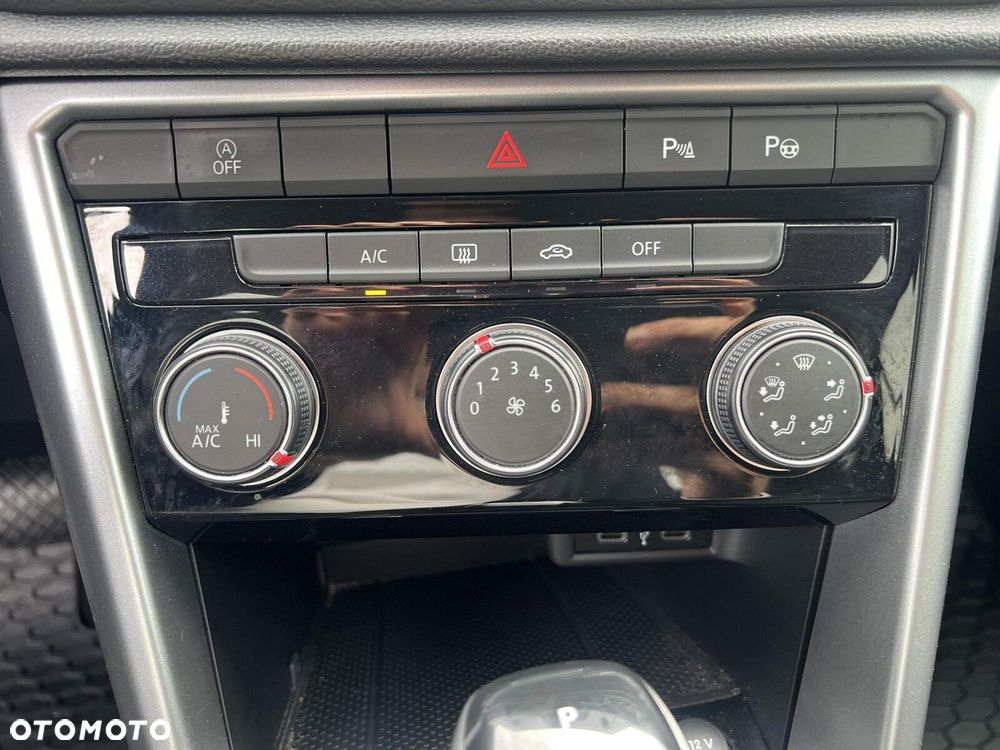 Volkswagen T-Roc - 12
