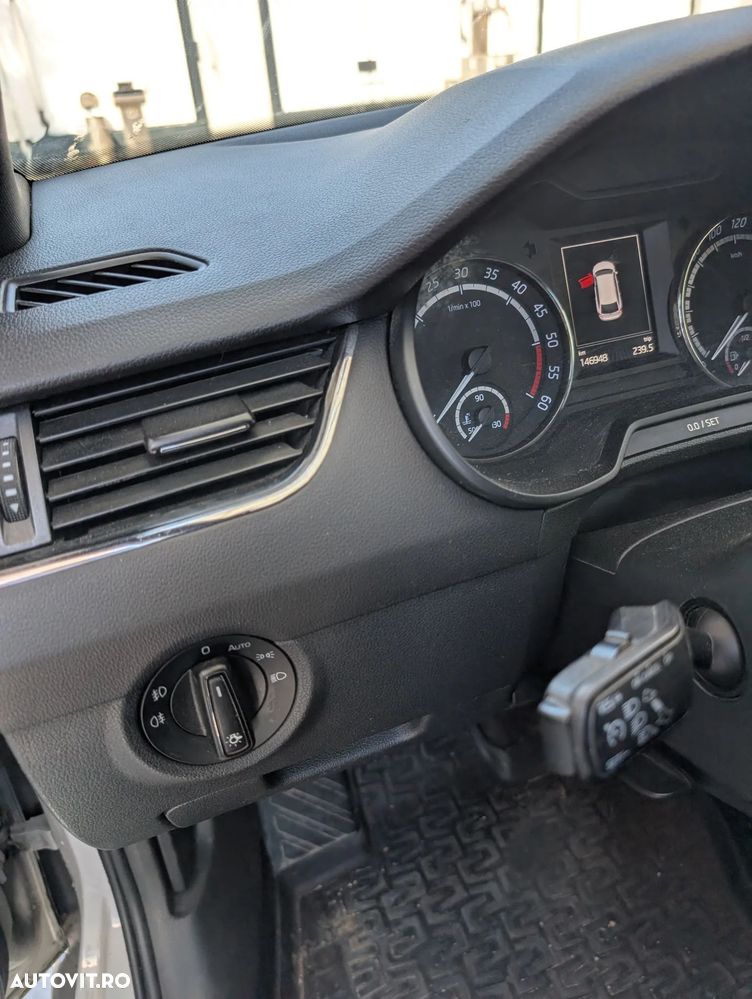 Skoda Octavia 2.0 TDI DSG RS - 10