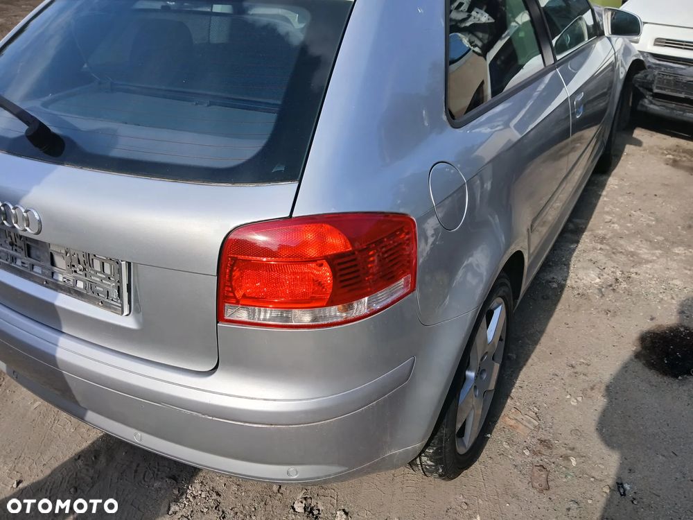 AUDI A3 8P LY7W fotel fotele kanapa deska kokpit podsufitka boczek boczki klamka podłokietnik - 2