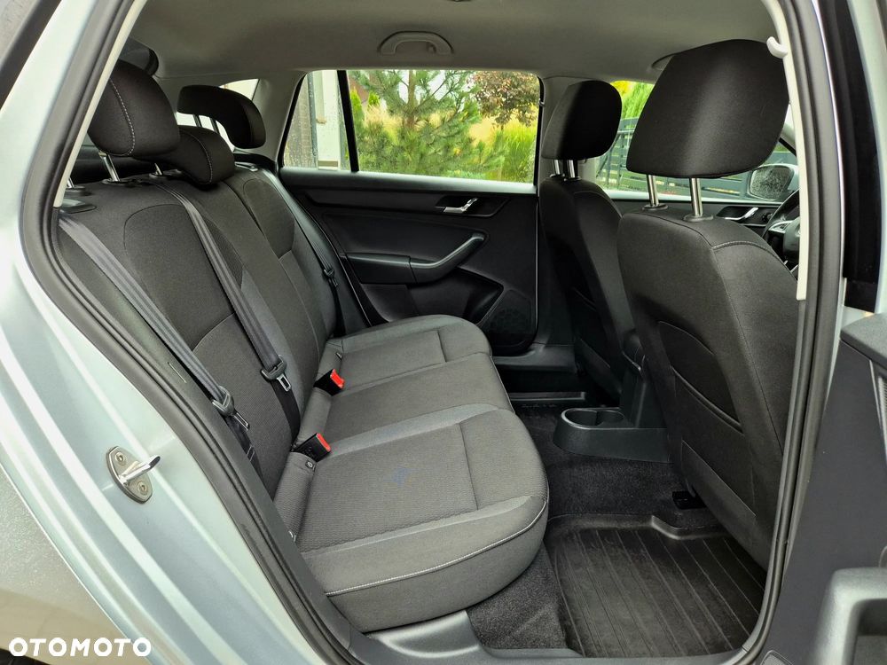 Skoda RAPID 1.2 TSI Ambition - 23